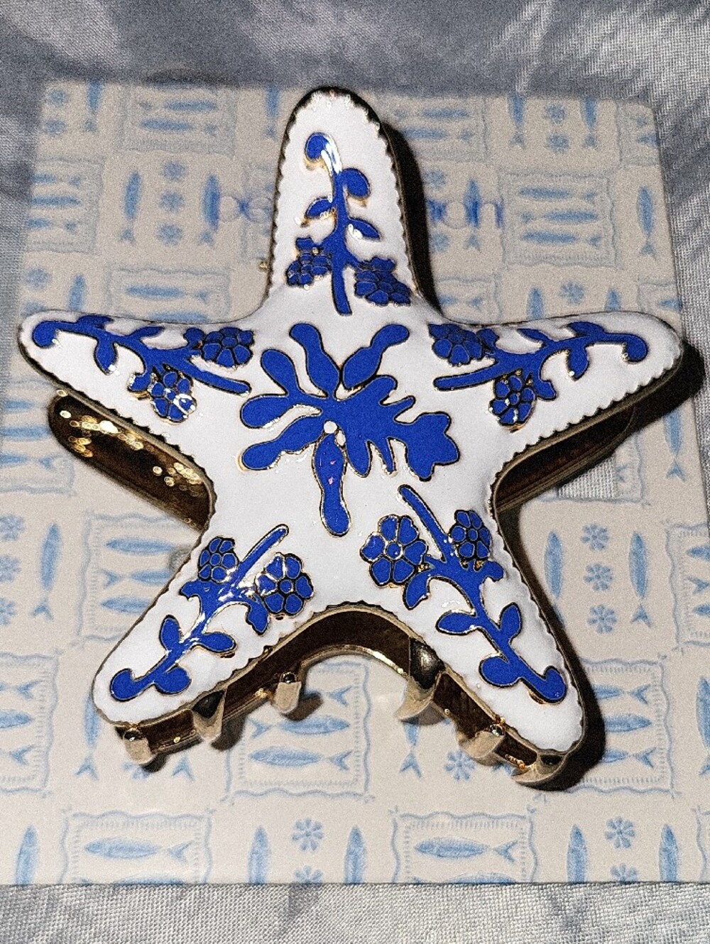 Enamel Starfish Hair Claw - White and Navy Li M